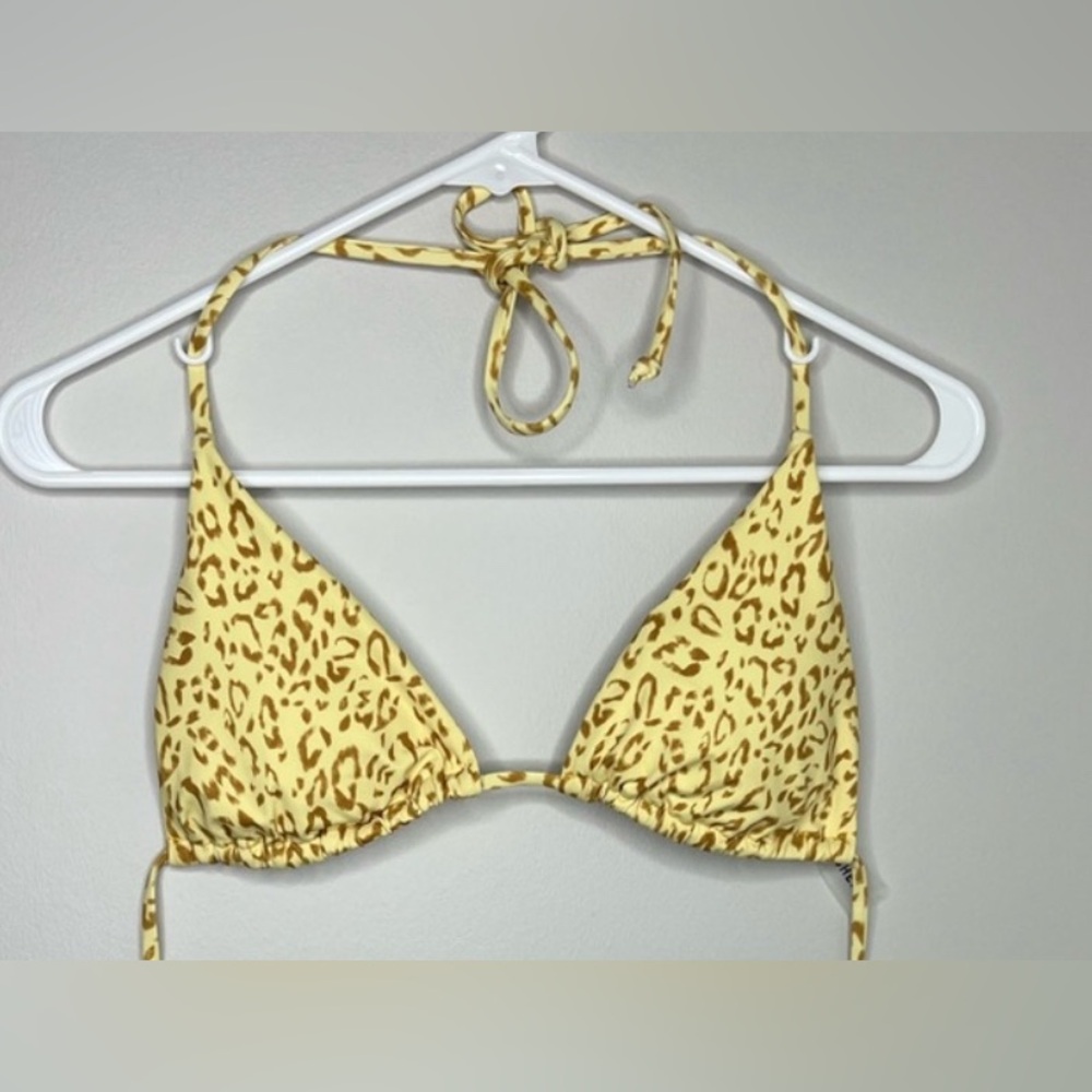 SHEIN triangle cup, halter bikini top. Yellow leopard! So cute! Size small.